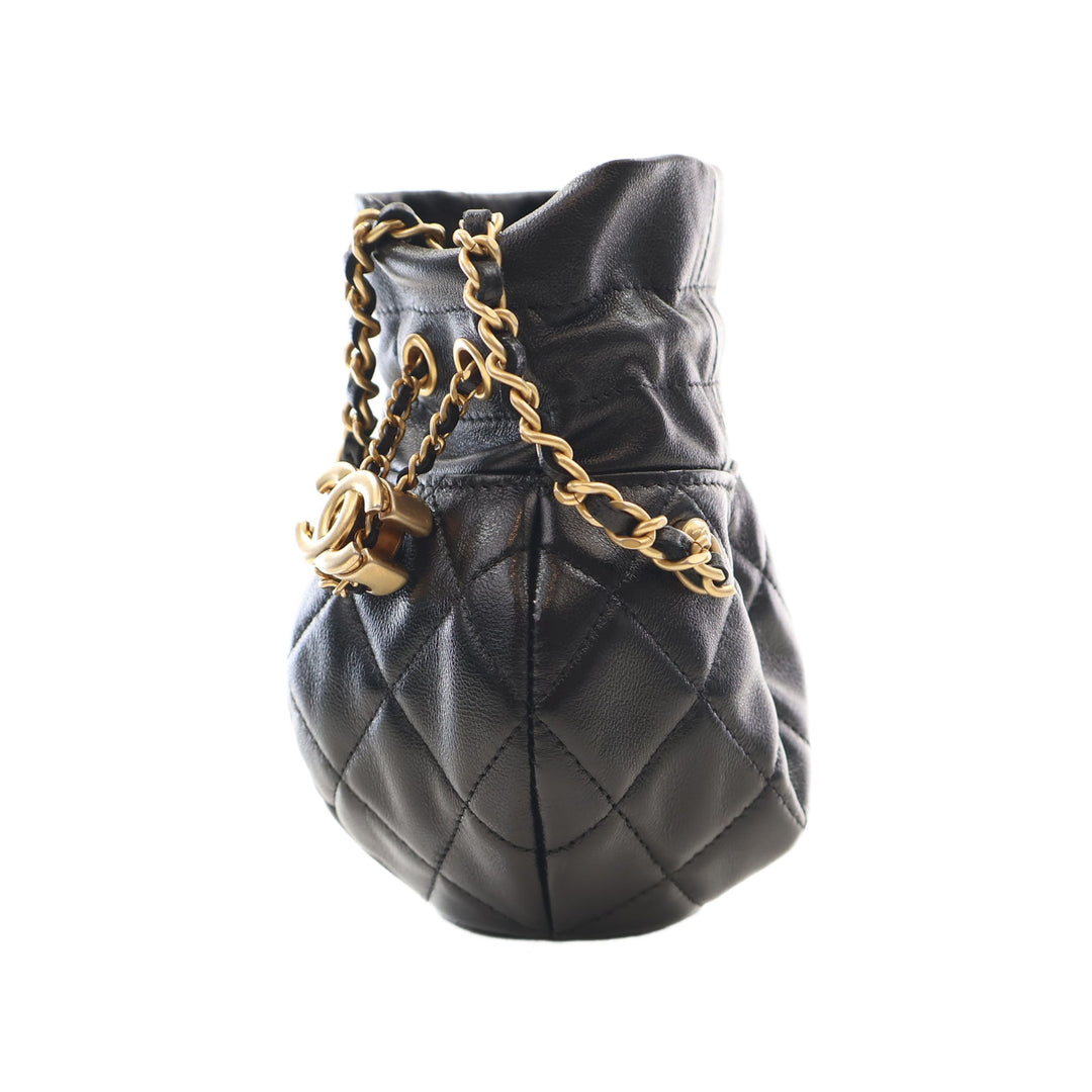 Chanel Pochette CC brillant Matelassé Cordon avec chaîne Cuir d'agneau Noir – vue 11 – GABY PARIS