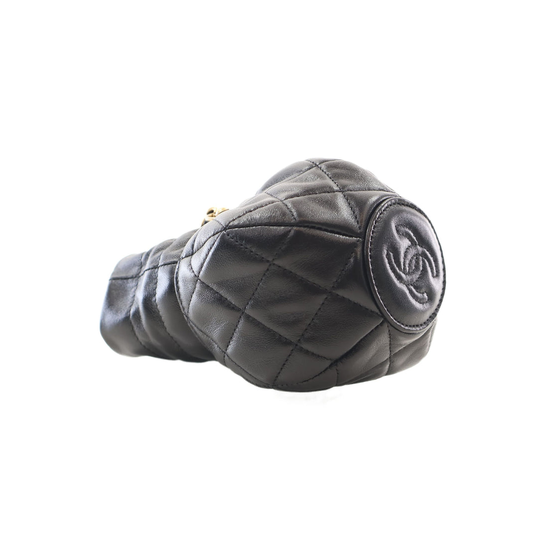 Chanel Pochette CC brillant Matelassé Cordon avec chaîne Cuir d'agneau Noir – vue 13 – GABY PARIS