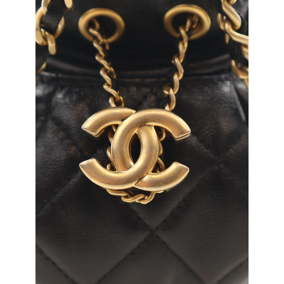 Chanel Pochette CC brillant Matelassé Cordon avec chaîne Cuir d'agneau Noir – vue 5 – GABY PARIS