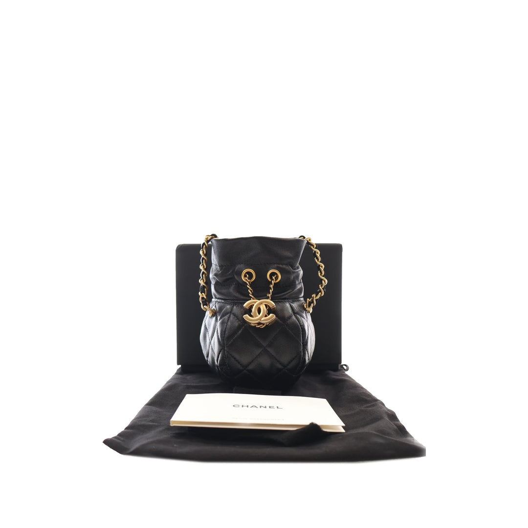 Chanel Pochette CC brillant Matelassé Cordon avec chaîne Cuir d'agneau Noir – vue 6 – GABY PARIS