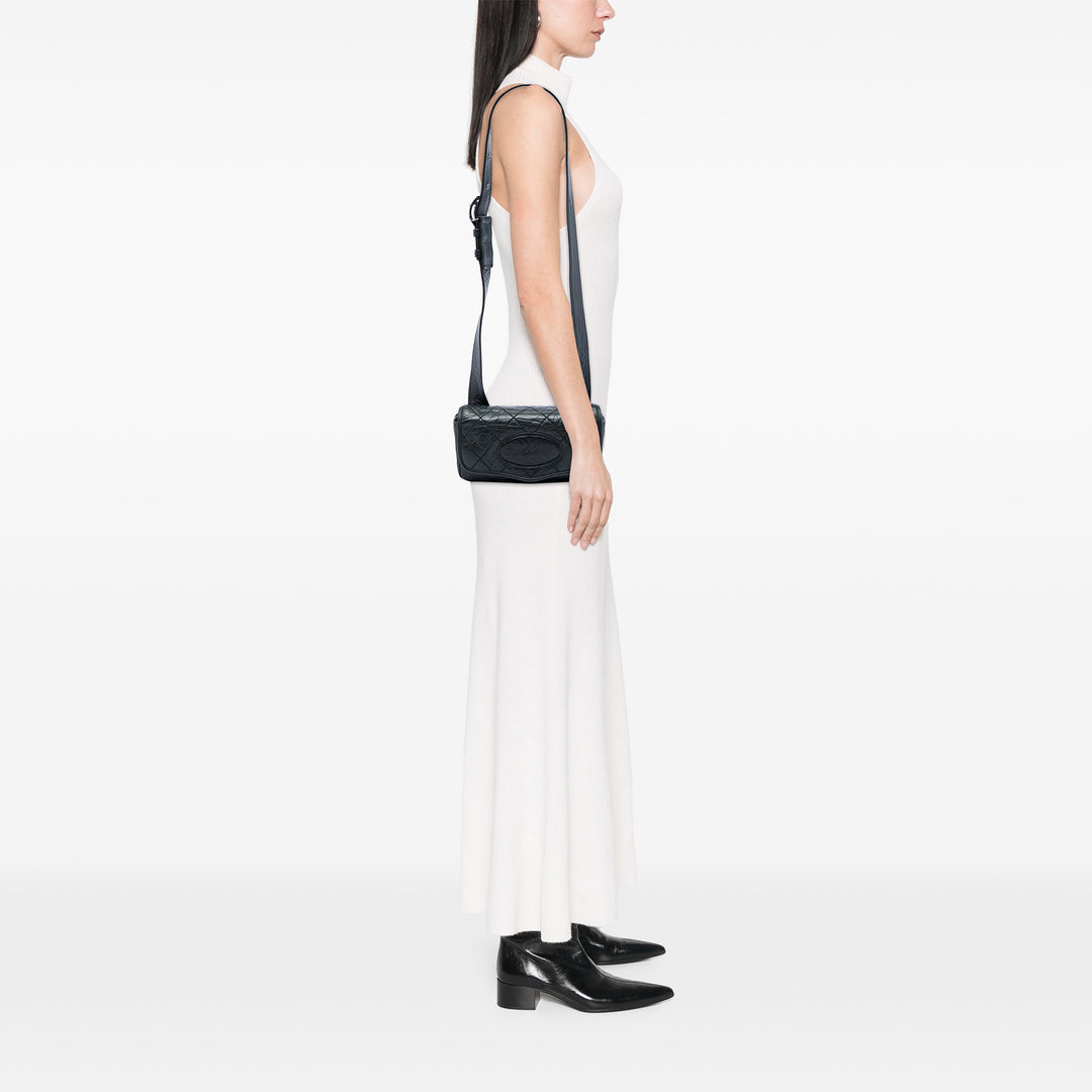 Chanel Matelassé vieilli Ovale Logo à rabat Cuir de veau Noir – vue 5 – GABY PARIS