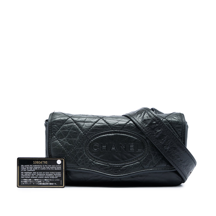 Chanel Matelassé vieilli Ovale Logo à rabat Cuir de veau Noir – vue 6 – GABY PARIS