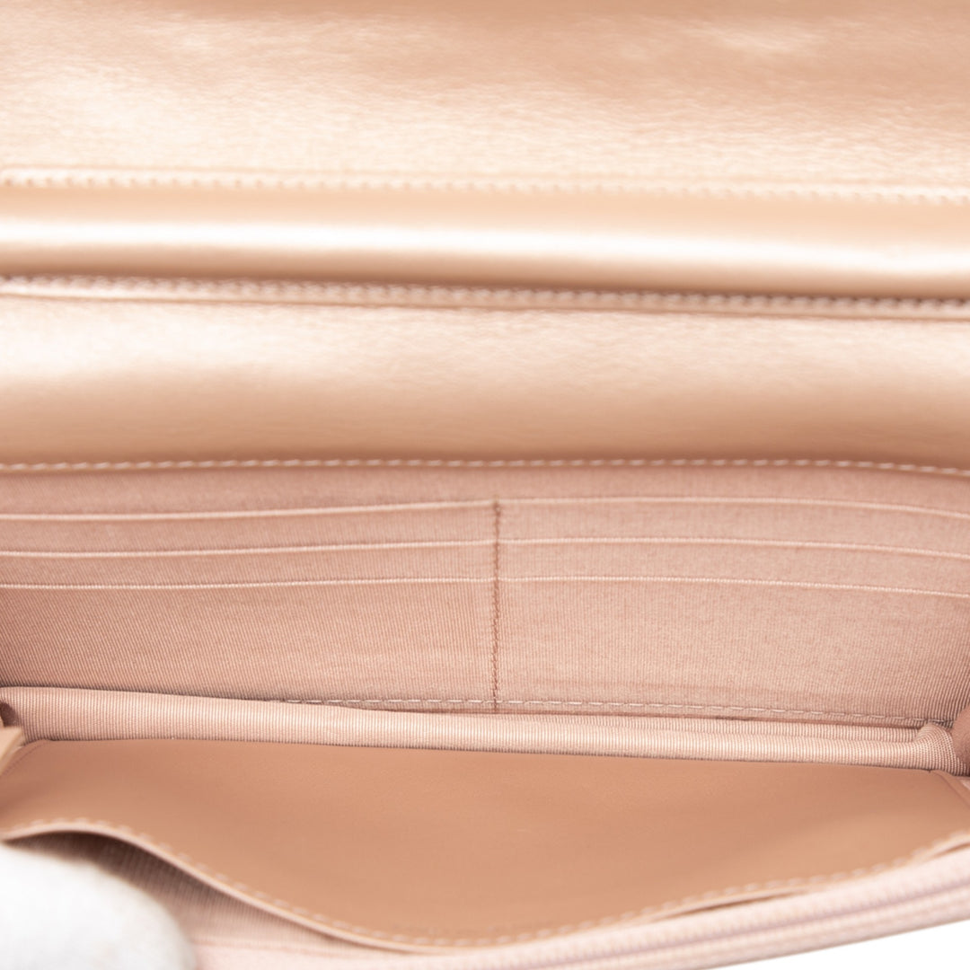 Chanel CC embossé Cuir d’agneau Camellia Wallet on Chain