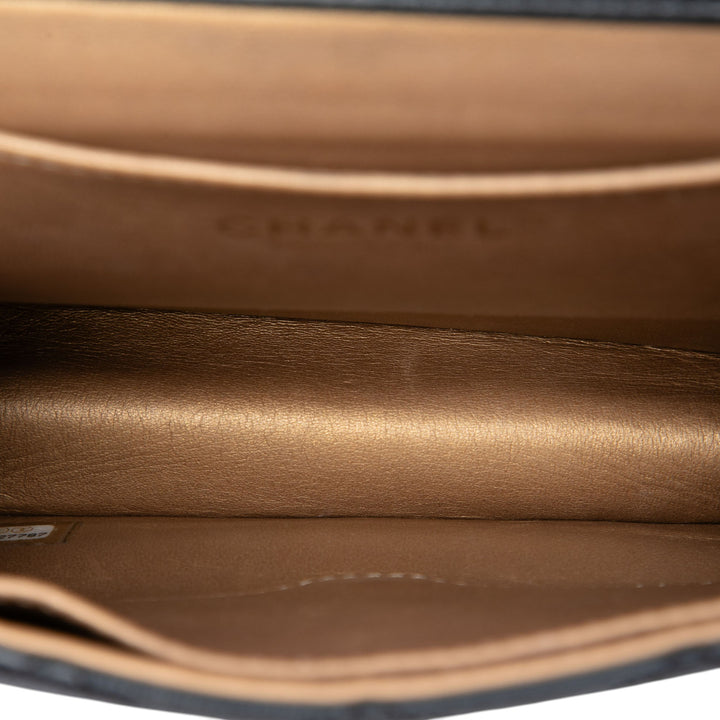 Chanel Matelassé Chic Perles à rabat Petit Cuir d'agneau Noir – vue 4 – GABY PARIS