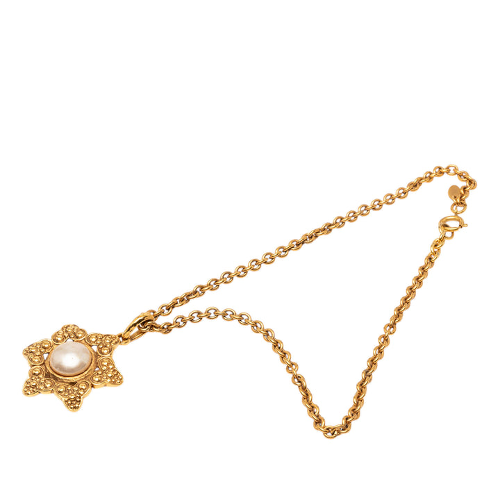 Chanel plaqué Perles fantaisie 6 Point Star Pendant Collier