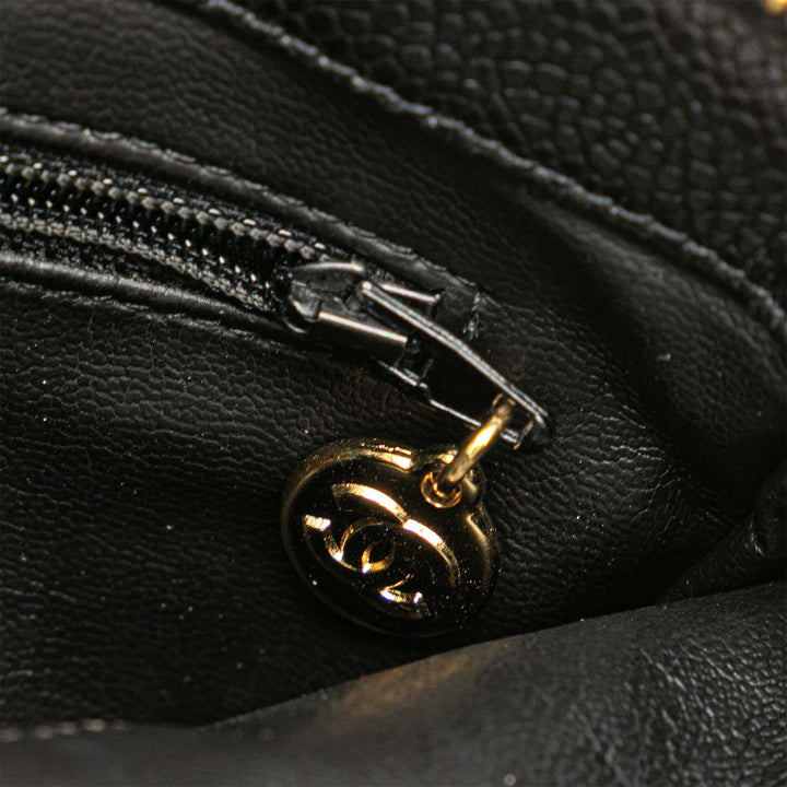 Chanel CC Caviar Cosmetic Pochette Noir