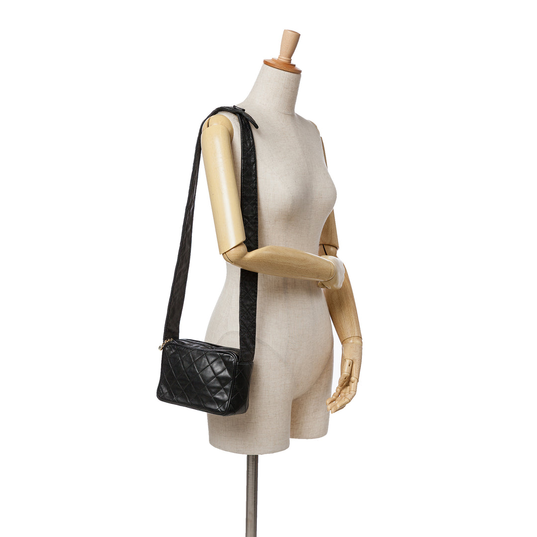 Chanel Mini Quilted Cuir d’agneau Camera Sac porté croisé Noir