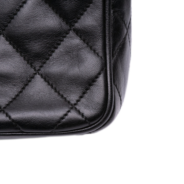 Chanel Mini Quilted Cuir d’agneau Camera Sac porté croisé Noir