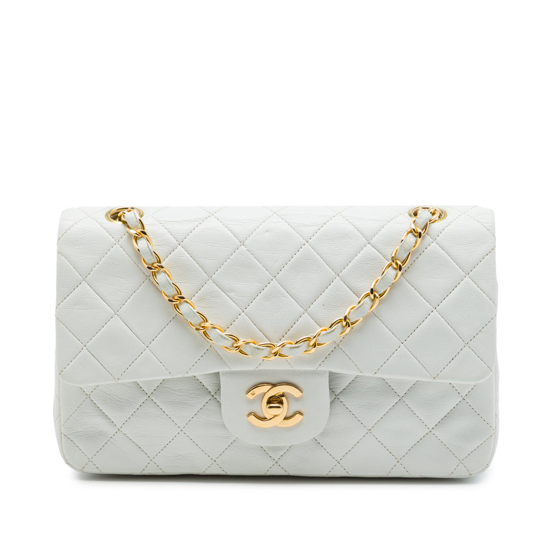 Chanel Classic Double rabat Petit Cuir d'agneau Blanc – vue principale – GABY PARIS