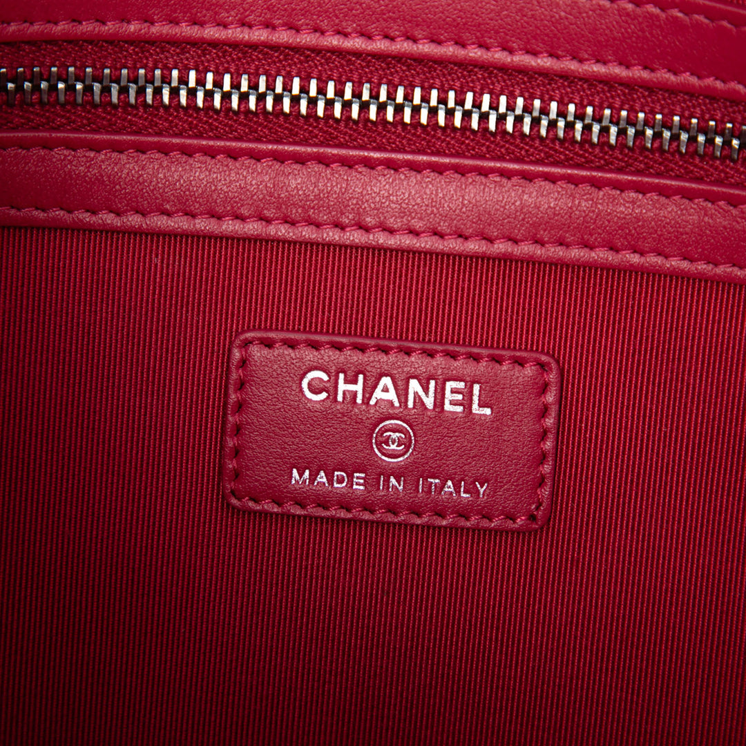 Chanel Medium Matelassé vieilli Cuir de veau Gabrielle O Étui Pochette