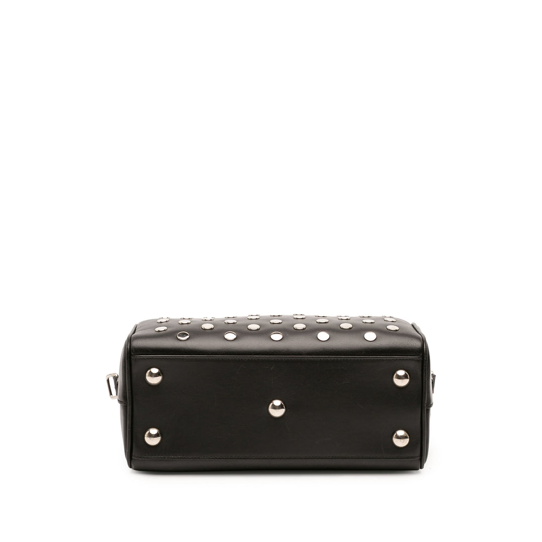 Saint Laurent Sac à main clouté Classic Duffle Baby Noir – vue 3 – GABY PARIS