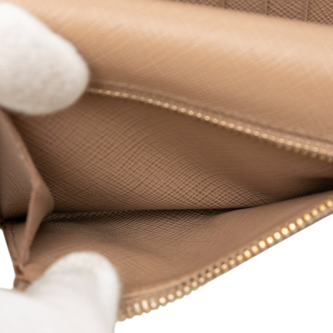 Prada Saffiano Trifold Envelope Portefeuille