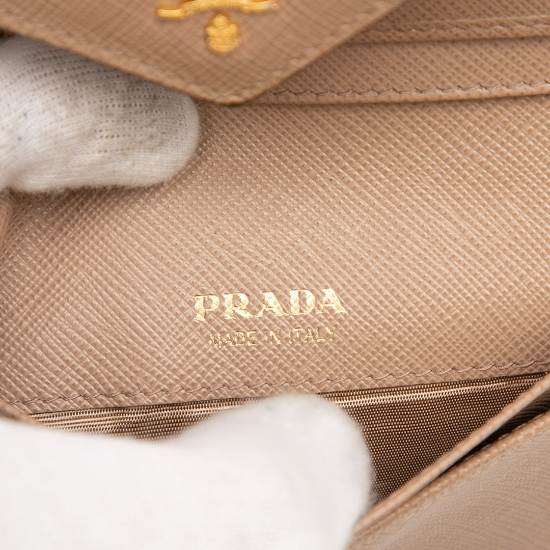 Prada Saffiano Trifold Envelope Portefeuille