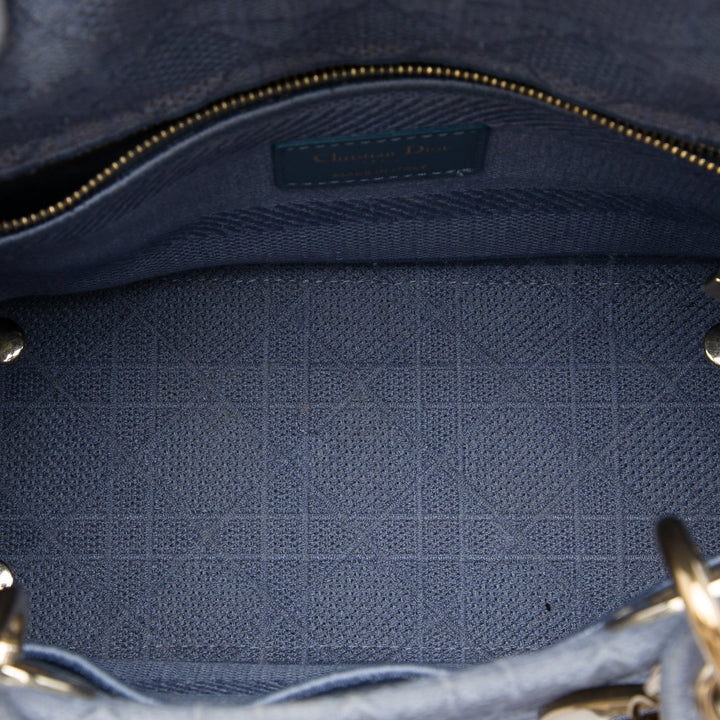 Dior Sac à main Lady D-Lite Cannage brodé Moyen Bleu – vue 4 – GABY PARIS