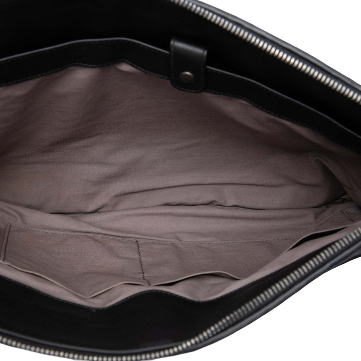 Bottega Veneta Pochette Intrecciato Surpiqué nappa Noir – vue 4 – GABY PARIS