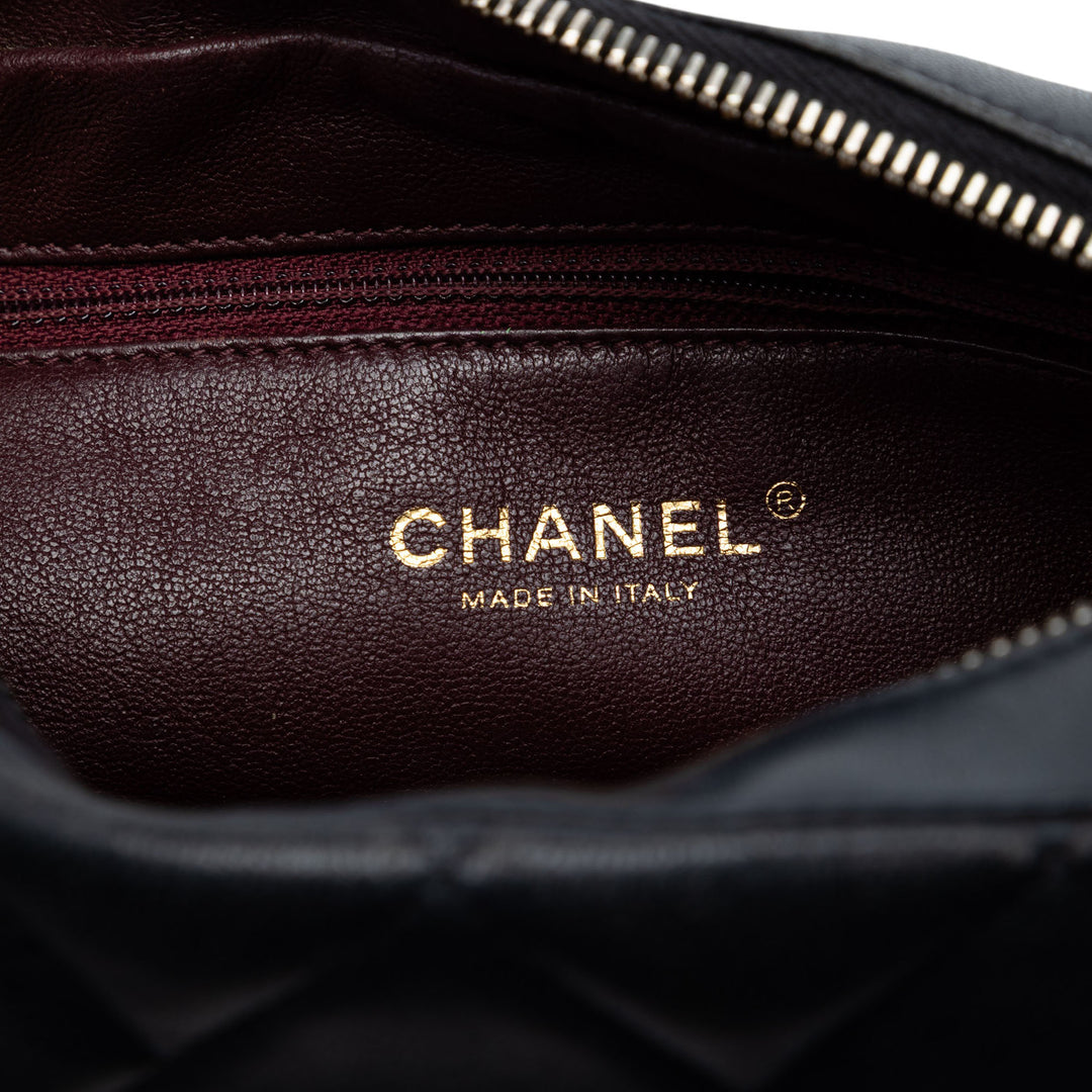 Chanel CC Matelassé Cuir d’agneau Diamond Sac caméra