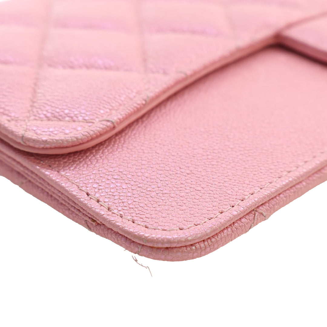 CC Matelassé Irisé à rabat Zippé Wristlet Pochette Cuir caviar Rose