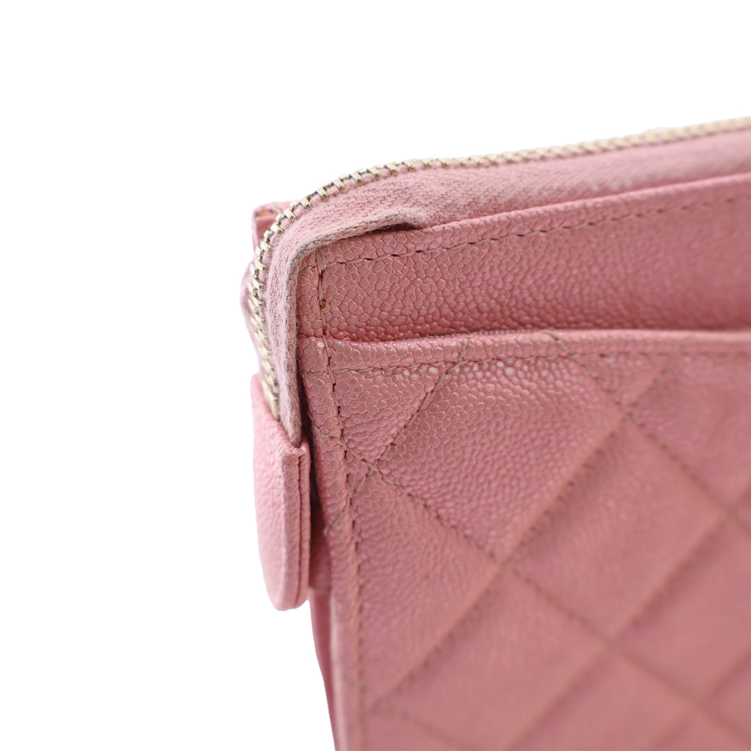 CC Matelassé Irisé à rabat Zippé Wristlet Pochette Cuir caviar Rose