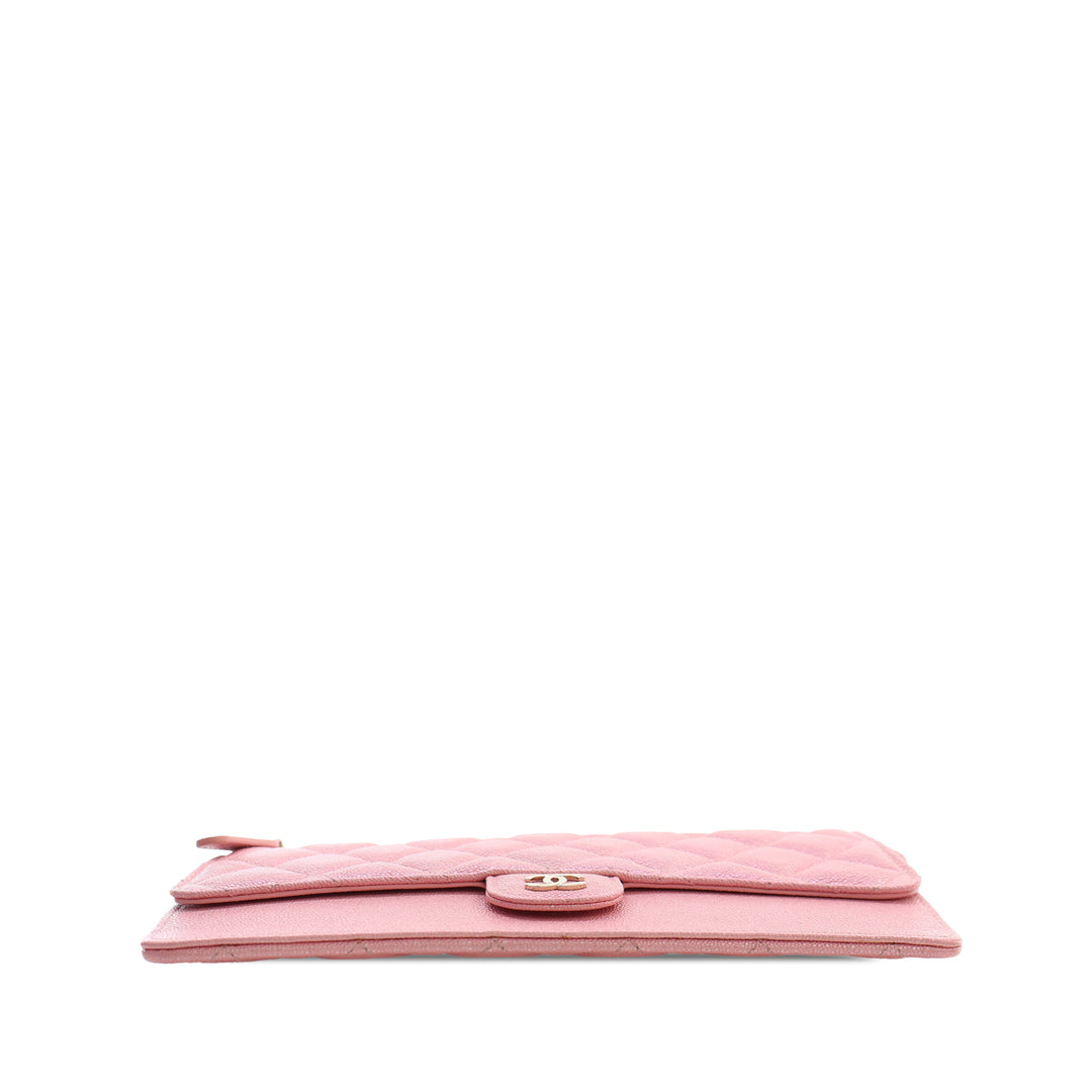 CC Matelassé Irisé à rabat Zippé Wristlet Pochette Cuir caviar Rose