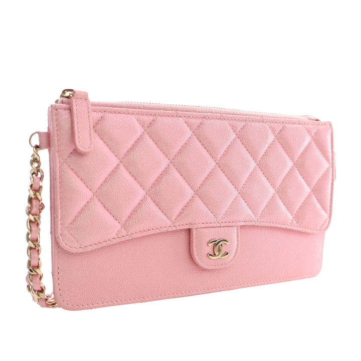 CC Matelassé Irisé à rabat Zippé Wristlet Pochette Cuir caviar Rose