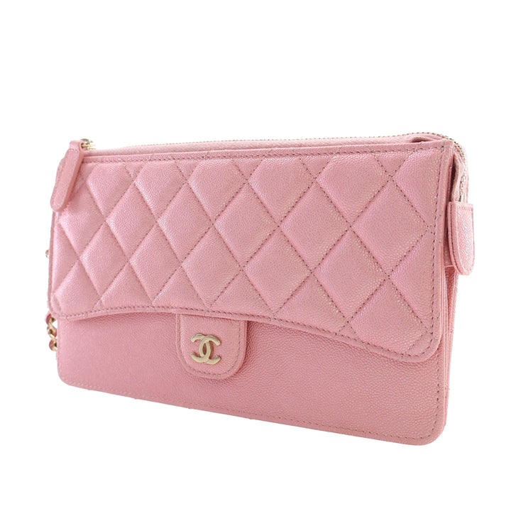 CC Matelassé Irisé à rabat Zippé Wristlet Pochette Cuir caviar Rose