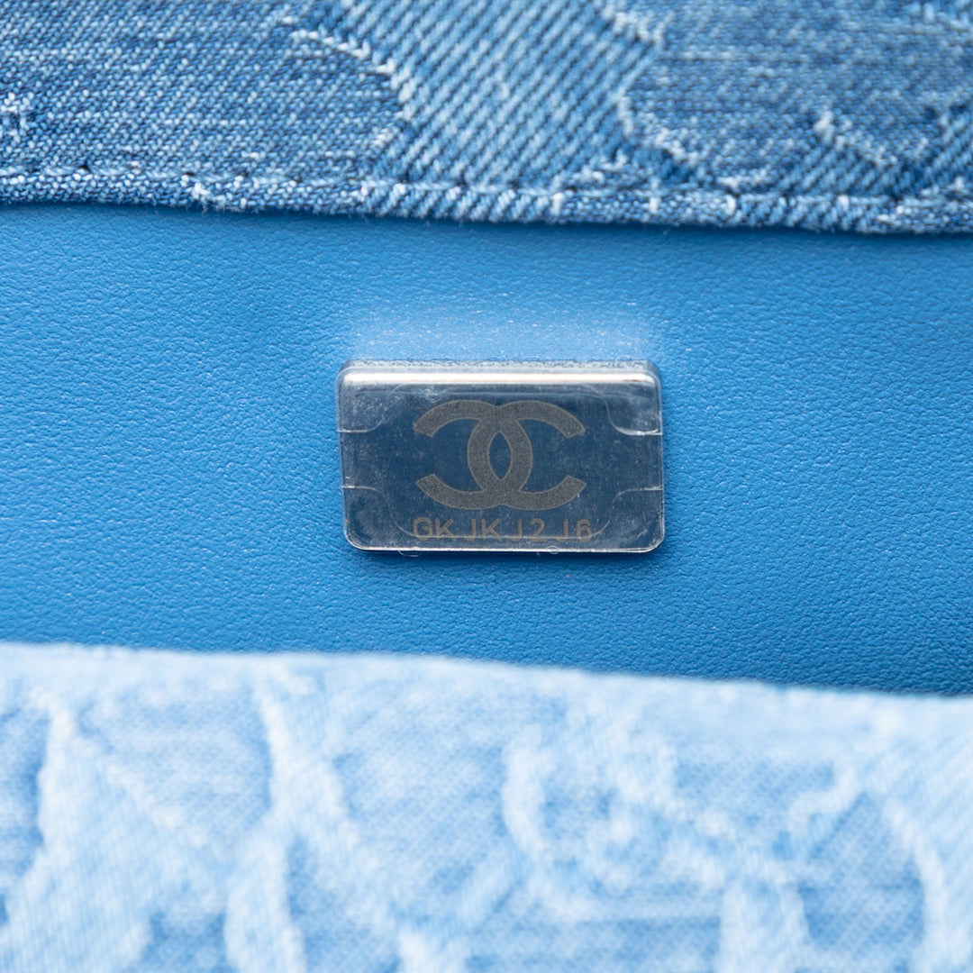 Chanel Mini Matelassé Jean Camellia Sweetheart à rabat