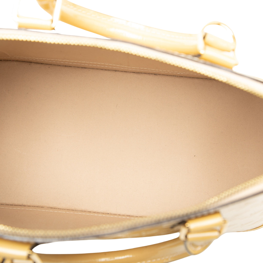 Louis Vuitton Alma PM Cuir verni Monogram Beige – vue 4 – GABY PARIS