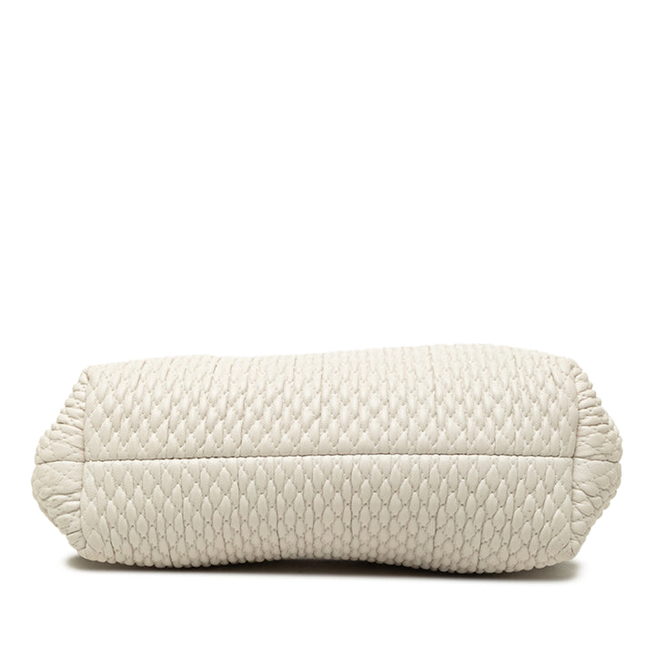 Bottega Veneta Sac à main Knit The Point Triangle Petit Cuir d'agneau Blanc – vue 3 – GABY PARIS