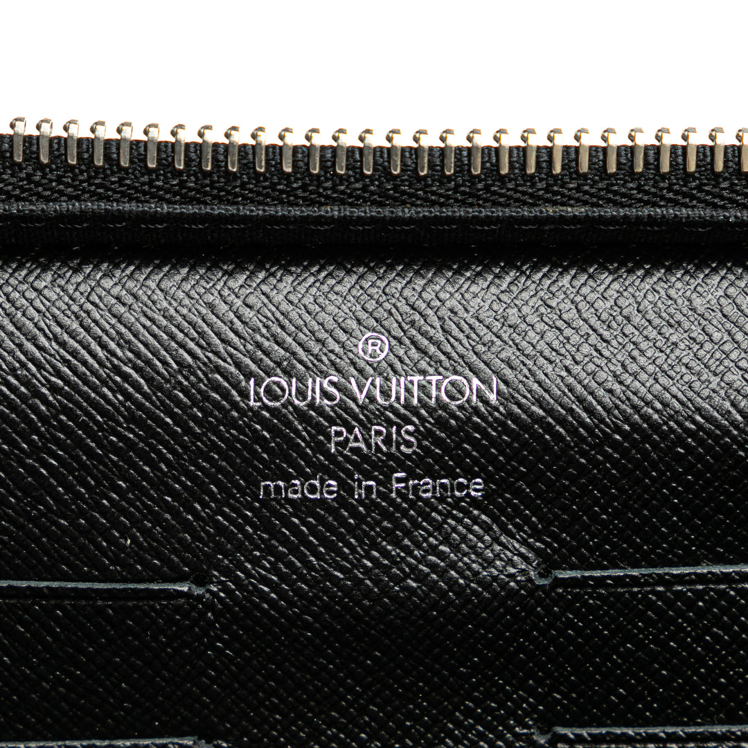 Louis Vuitton Taiga Neo Pavel Clutch Black - GABY PARIS