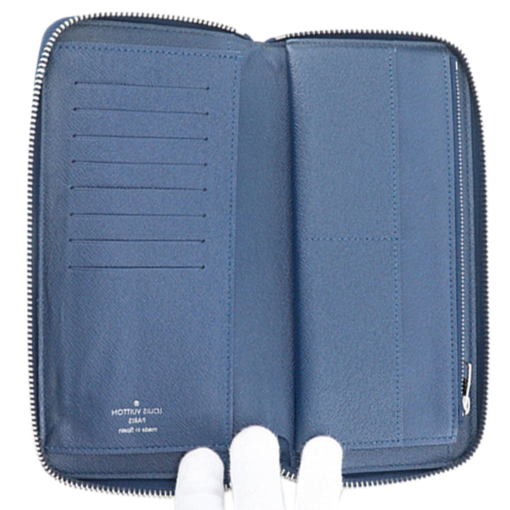 Louis Vuitton Taiga Zippy Vertical Portefeuille long