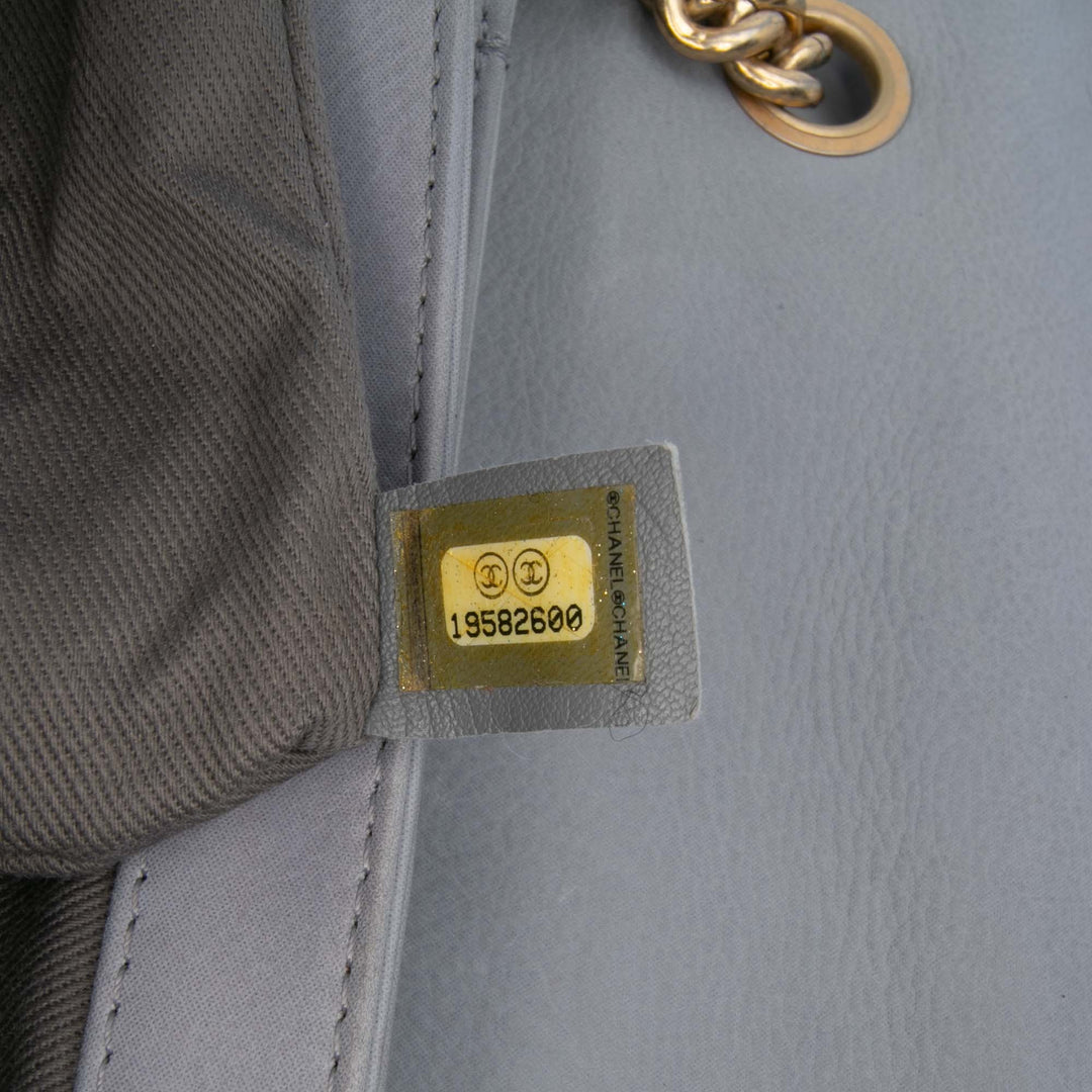 Chanel Jumbo Quilted Cuir de veau Triple Stitched Flap Gris