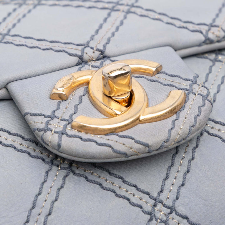 Chanel Jumbo Quilted Cuir de veau Triple Stitched Flap Gris