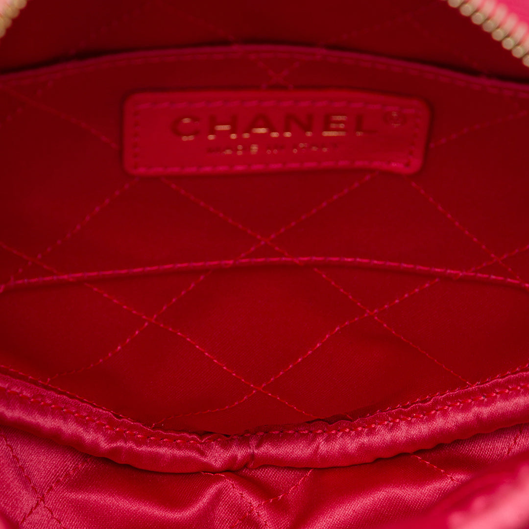 Chanel CC Matelassé Cuir d'agneau Diamond Pochette avec chaîne
