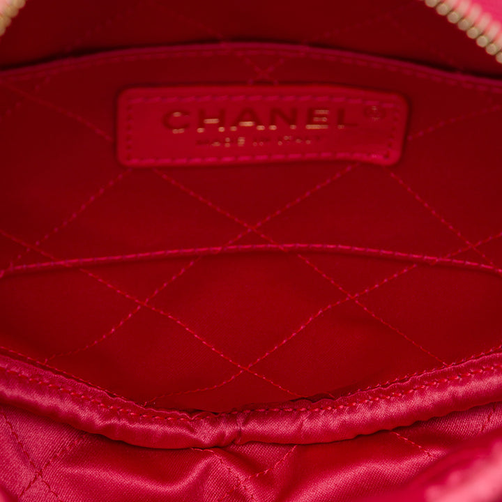 Chanel CC Matelassé Cuir d'agneau Diamond Pochette avec chaîne