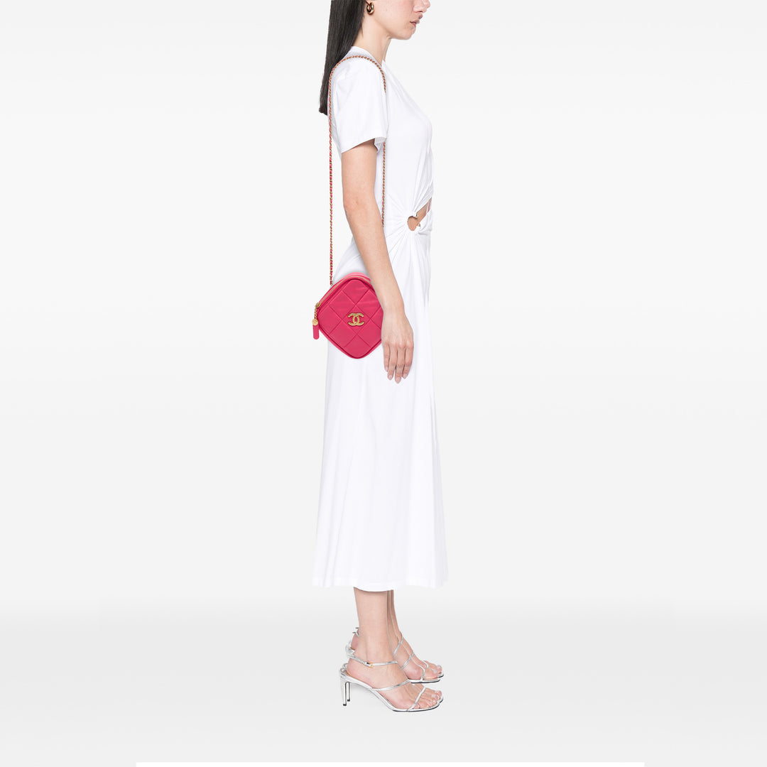 Chanel CC Matelassé Cuir d'agneau Diamond Pochette avec chaîne
