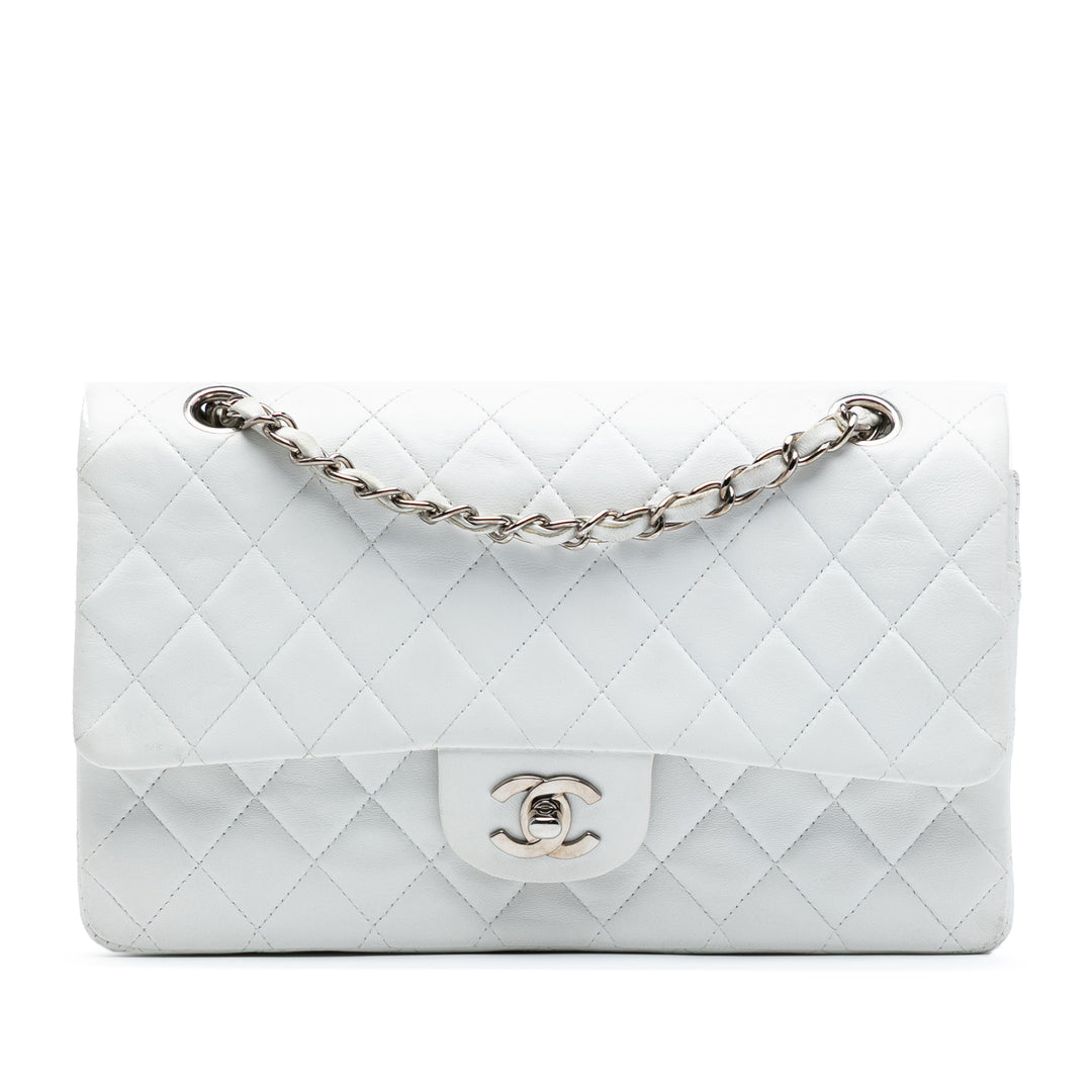 Chanel Medium Classic Cuir d’agneau Double rabat Blanc – GABY PARIS Authentique