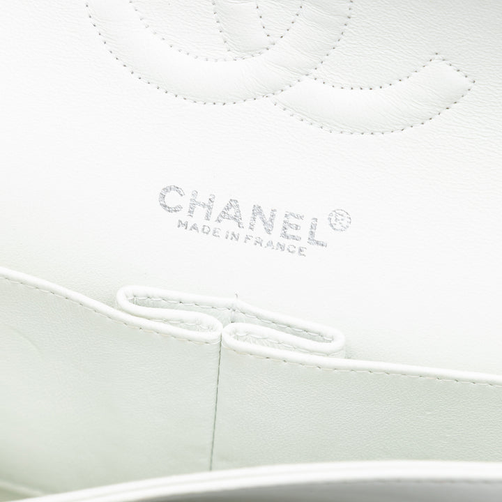 Chanel Medium Classic Cuir d’agneau Double rabat Blanc – GABY PARIS Authentique