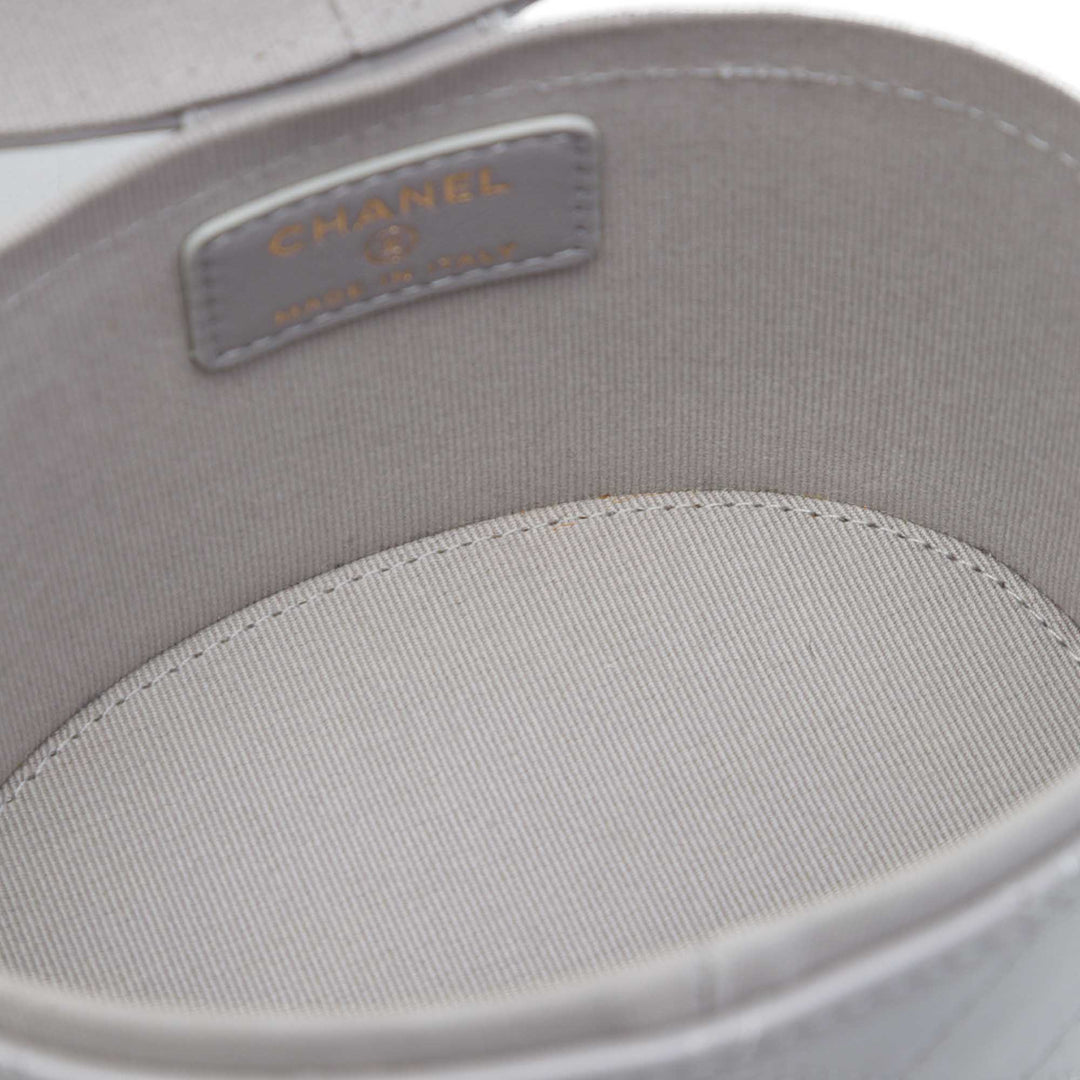 Chanel Matelassé CC Allure Vanity Petit Cuir d'agneau Gris