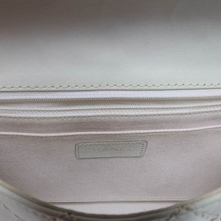 Chanel Wild Stitch Rabat simple Moyen Cuir d'agneau Blanc – vue 4 – GABY PARIS