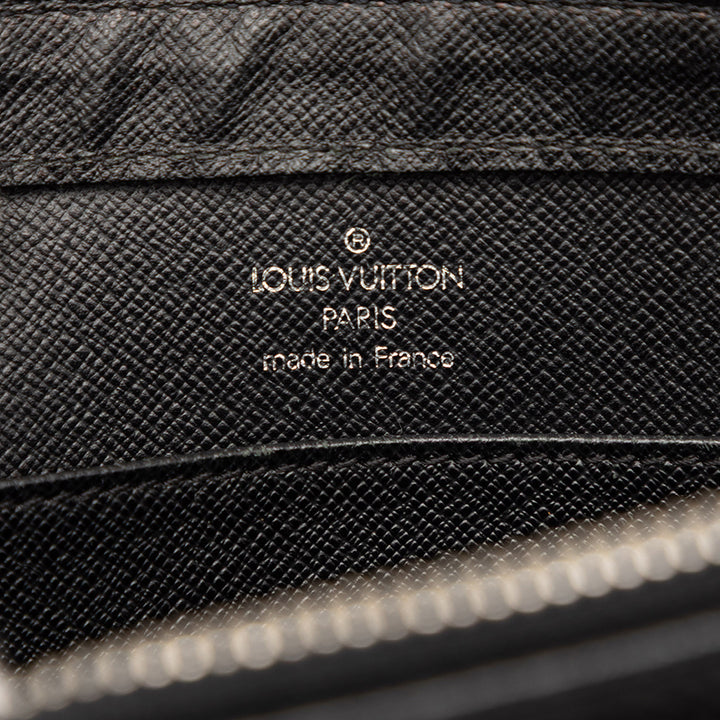 Louis Vuitton Taiga Pochette Baikal