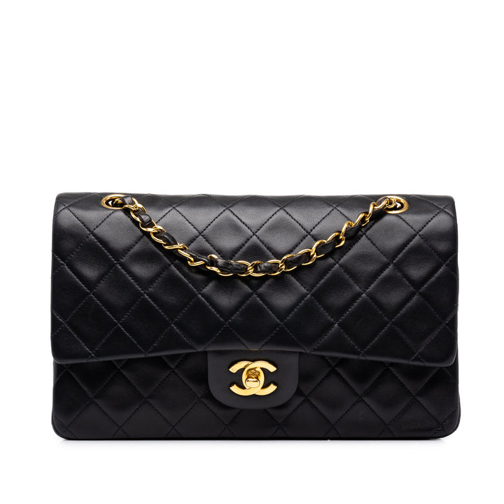 Chanel Sac porté épaule Classic Double rabat Moyen Cuir d'agneau Noir – vue principale – GABY PARIS