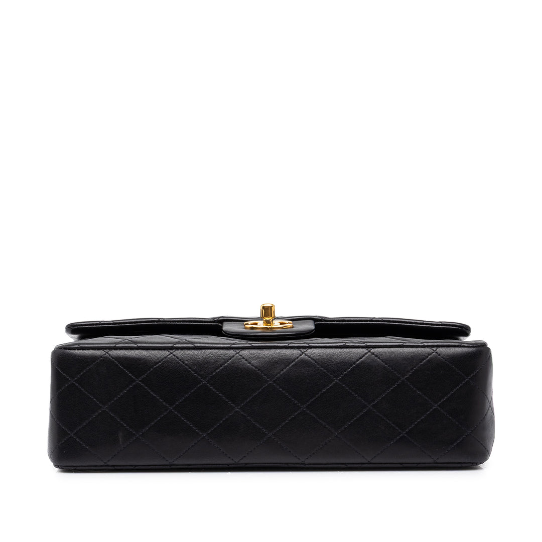 Chanel Sac porté épaule Classic Double rabat Moyen Cuir d'agneau Noir – vue 3 – GABY PARIS