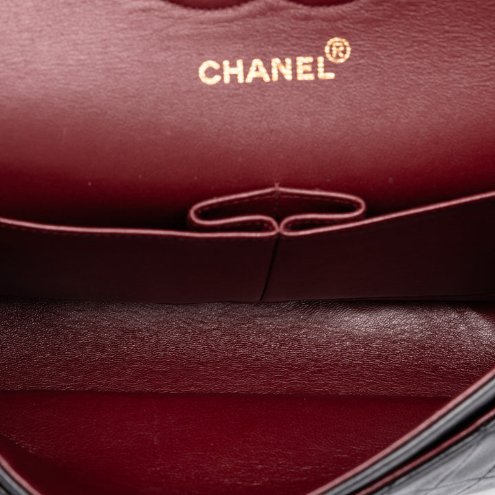 Chanel Sac porté épaule Classic Double rabat Moyen Cuir d'agneau Noir – vue 4 – GABY PARIS