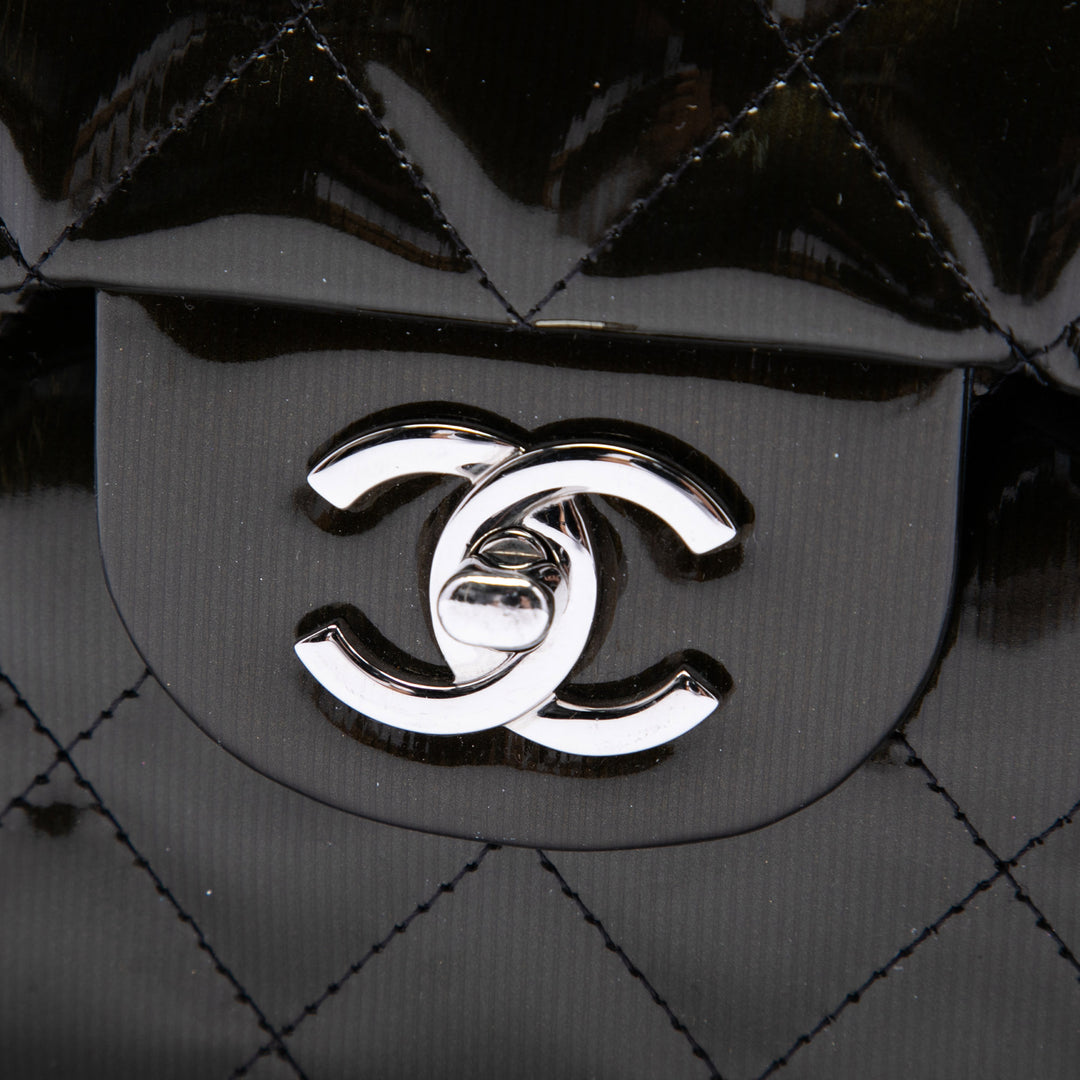 Chanel Jumbo Classic Striated Cuir verni Double rabat