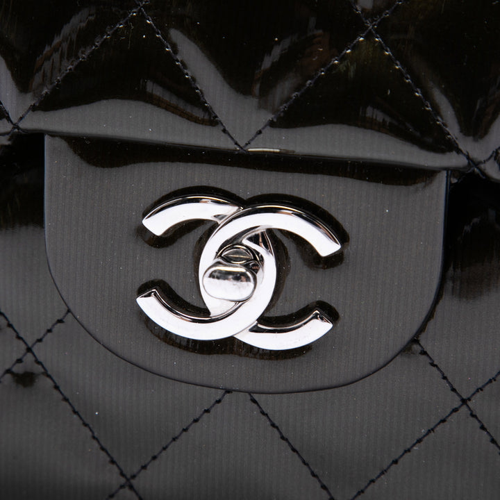Chanel Jumbo Classic Striated Cuir verni Double rabat