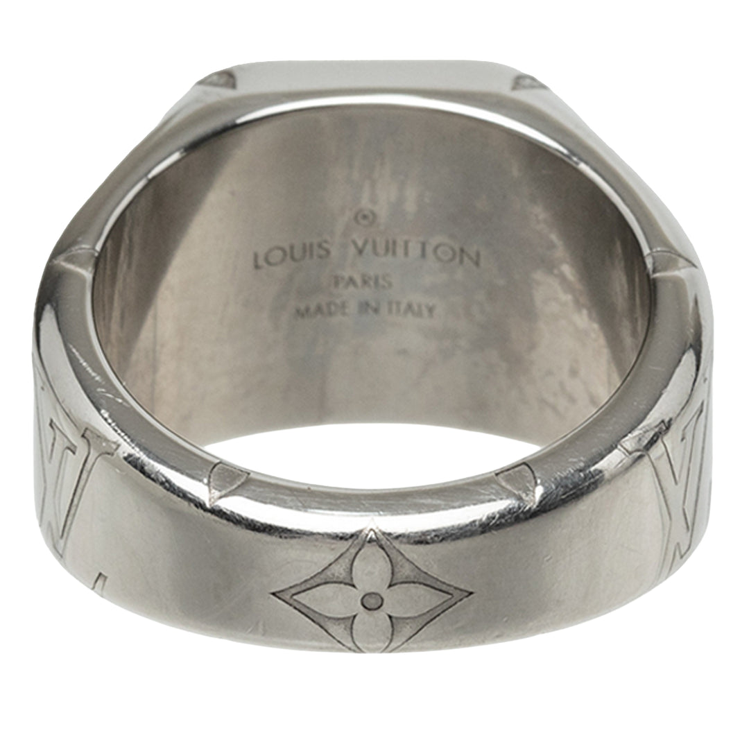 Louis Vuitton Brass Signet Bague Monogram Argenté – vue 3 – GABY PARIS