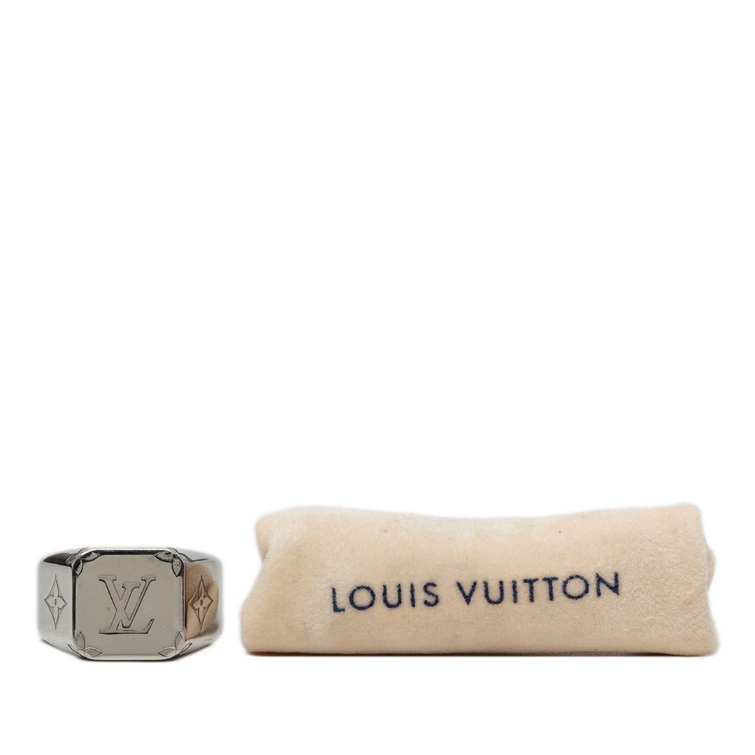 Louis Vuitton Brass Signet Bague Monogram Argenté – vue 6 – GABY PARIS