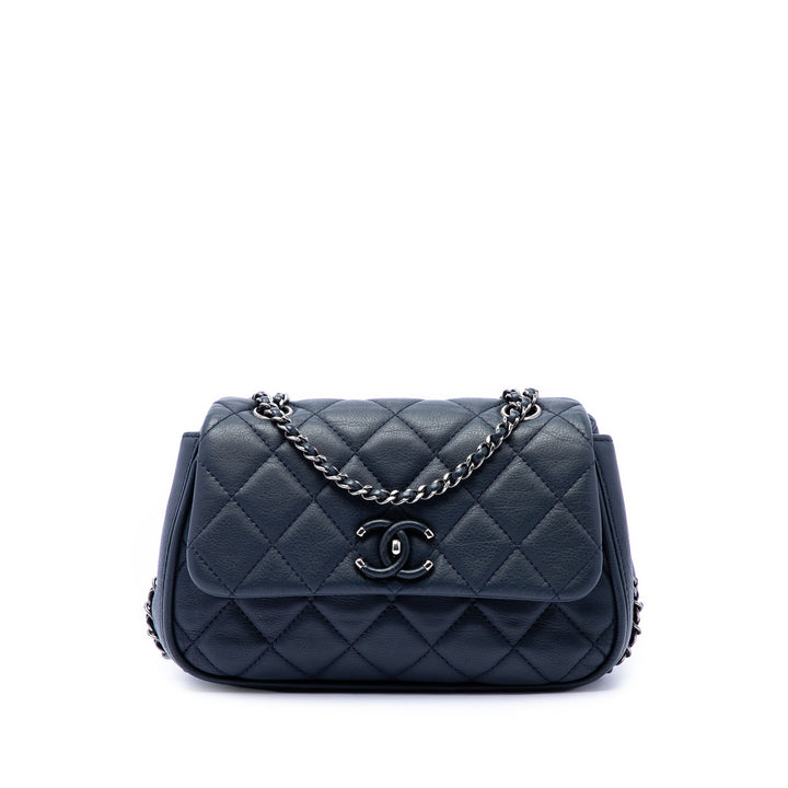 Chanel Matelassé Cuir de veau Frame in Chain à rabat