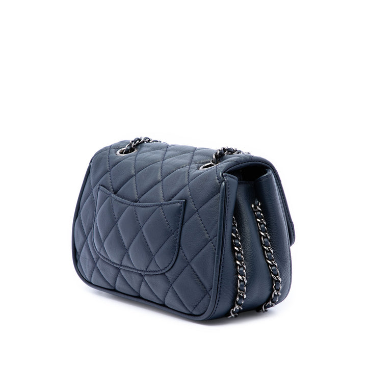 Chanel Matelassé Cuir de veau Frame in Chain à rabat