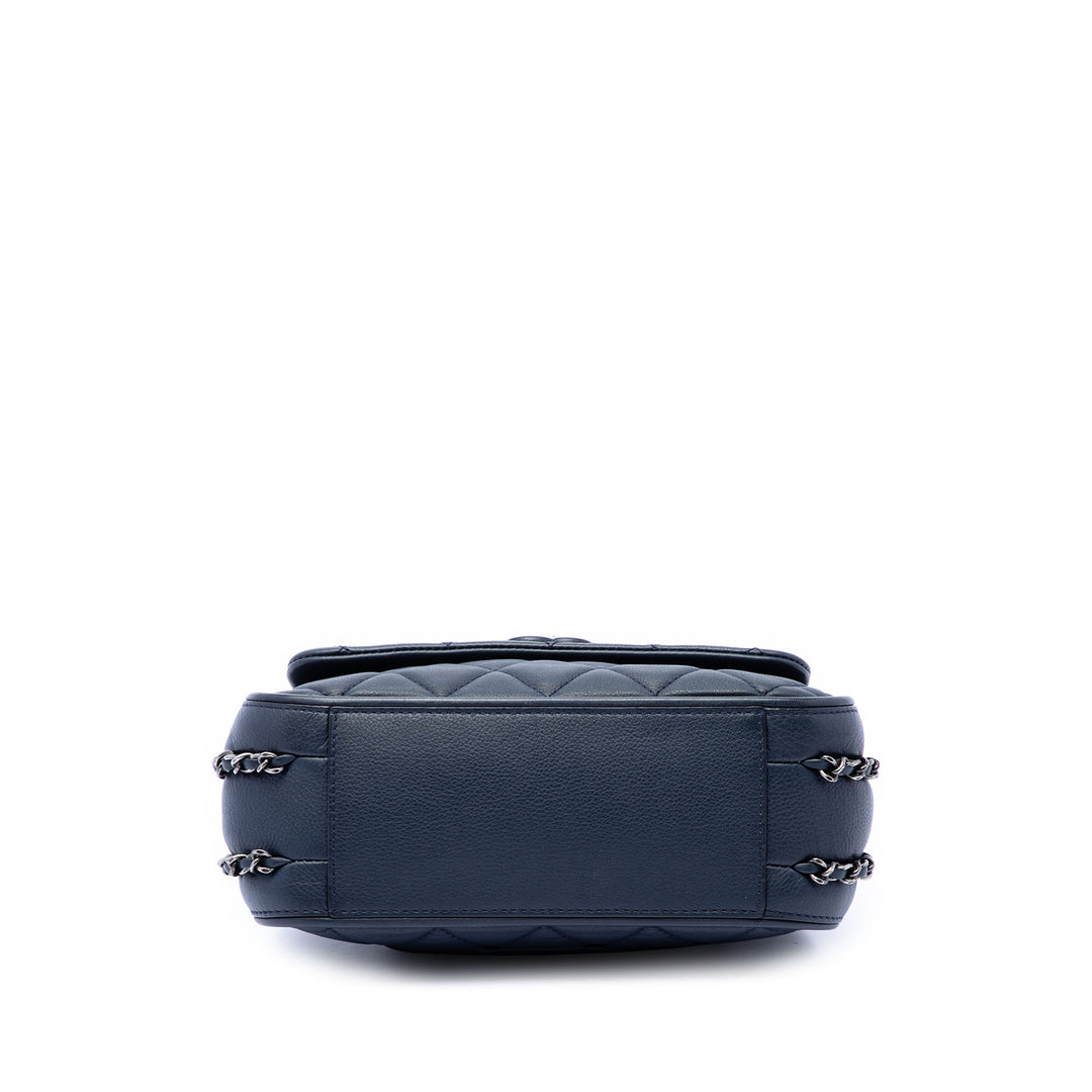 Chanel Matelassé Cuir de veau Frame in Chain à rabat